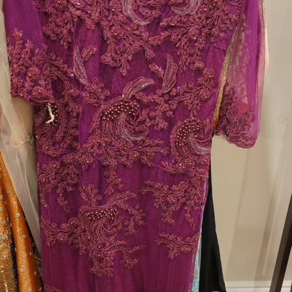 Burgundy net gown - Picture 1 of 3